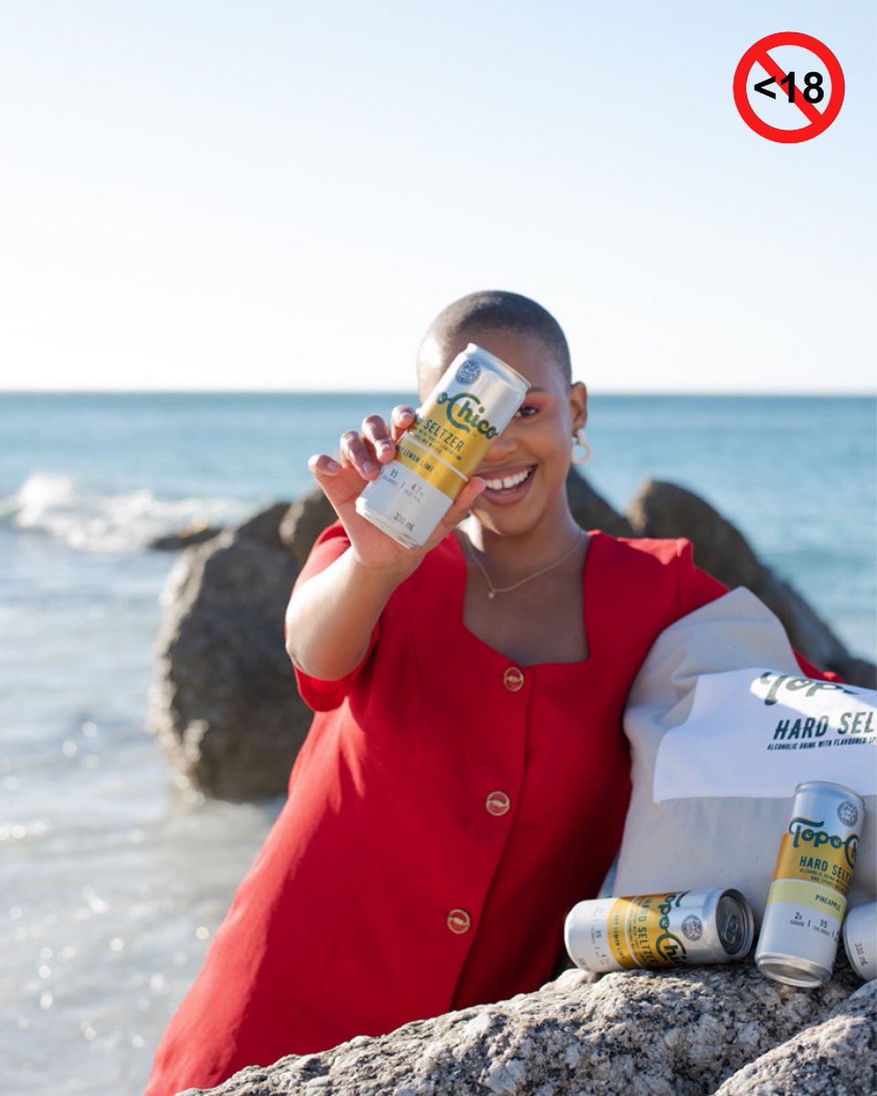 zithobemacheli's tweet photo. Alcohol meets sparkling water with a dash of exotic flavours is exactly what @TopoChicoZA is! 
With low sugar, low calories (95) and a low alcohol percentage (4.7%), it makes it the perfect beverage for the summer! ☀️

#ad #topochicotime #perfectcontradictio https://t.co/wD01gAlw5V