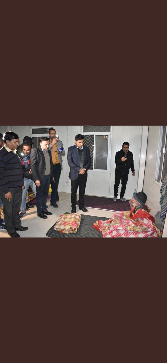 DeepakS0708's tweet photo. @dipro_karnal @KarnalDc @nishantyadavIAS @cmohry @DiprHaryana @IBN24Network @aakarshanuppal 

Do you think it's good to stand on mattress with your shoes on..People sleep there and you don't have the courtesy to respect them. You are a public figure..please see your actions when you are on floor. https://t.co/kXHieXcvOV