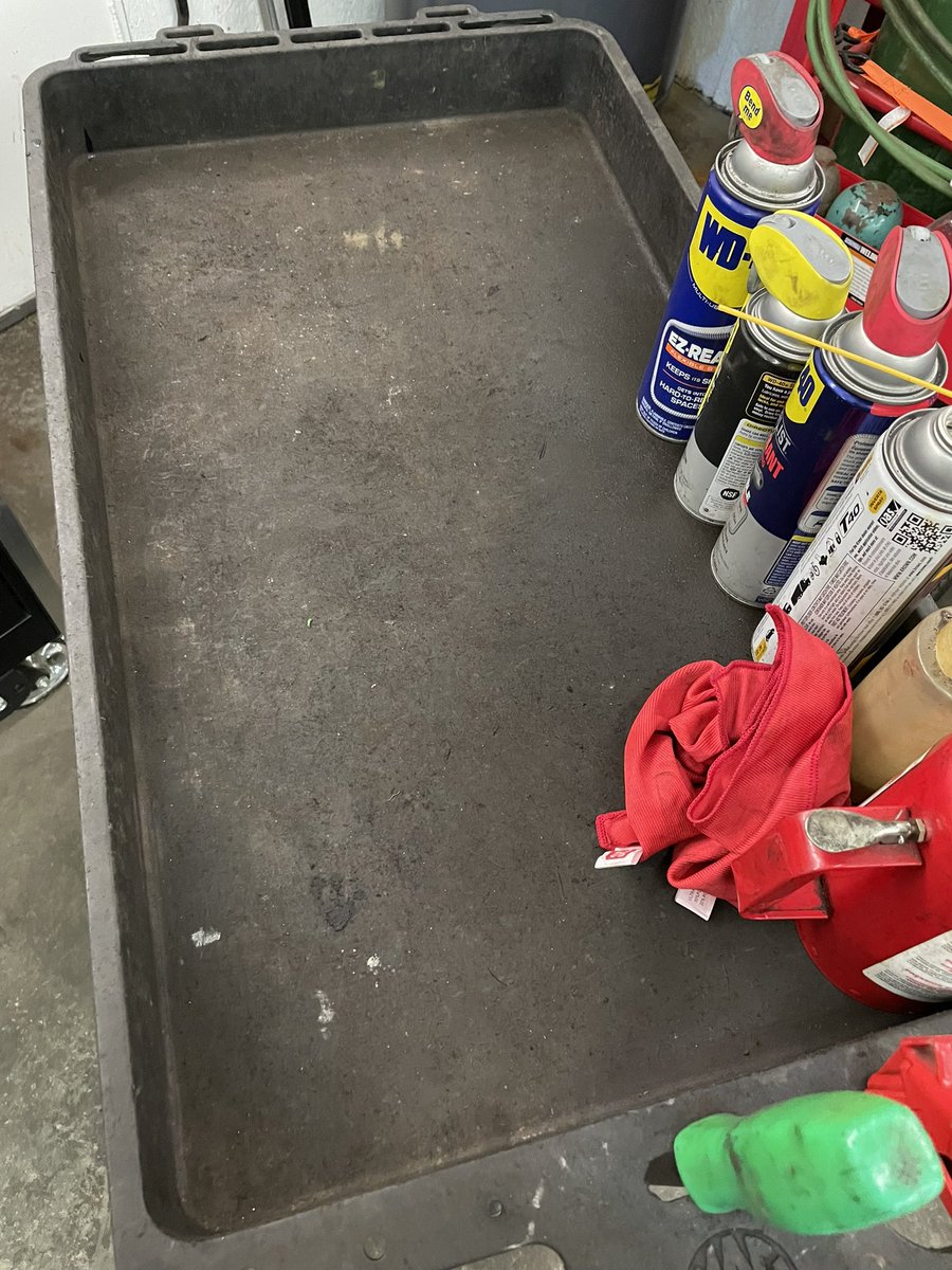 EricTheCarGuy's tweet photo. I’ve been working on the Pilot for more than a month and the shop was a complete mess. Yesterday I decided to do something about it. I feel better now. Do you keep a clean shop or an organized mess? #etcgshop #messyshop #cleanshop https://t.co/jZ1Y1Eh1ZG