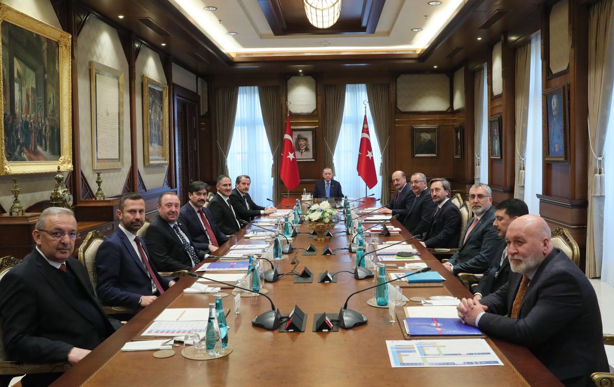 Cumhurbaşkanımıza Memur-Sen yönetim kurulu olarak ziyarette bulunduk.
Son zamanlarda gündemde olan 
Ek Zam, Gelir Vergisi Düzenlemesi, 3600 Ek Gösterge ve Sözleşmelilerin Kadroya geçirilmesi konularını görüştük.