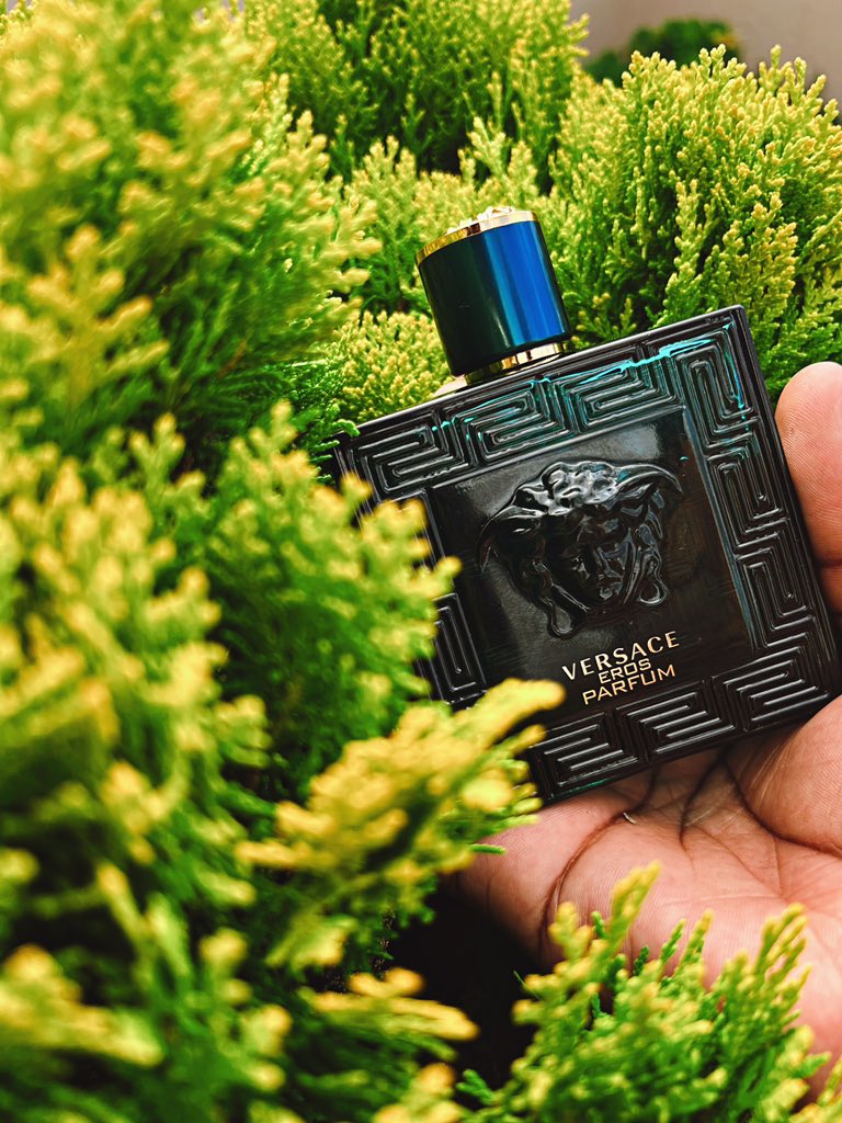 lance_letuka's tweet photo. Versace Eros is a fragrance for a strong and passionate man, who is master of himself.
A scent that infuses all of these, speaks true to who I am!
#VersaceEros #Versce https://t.co/IPQViDOK2U