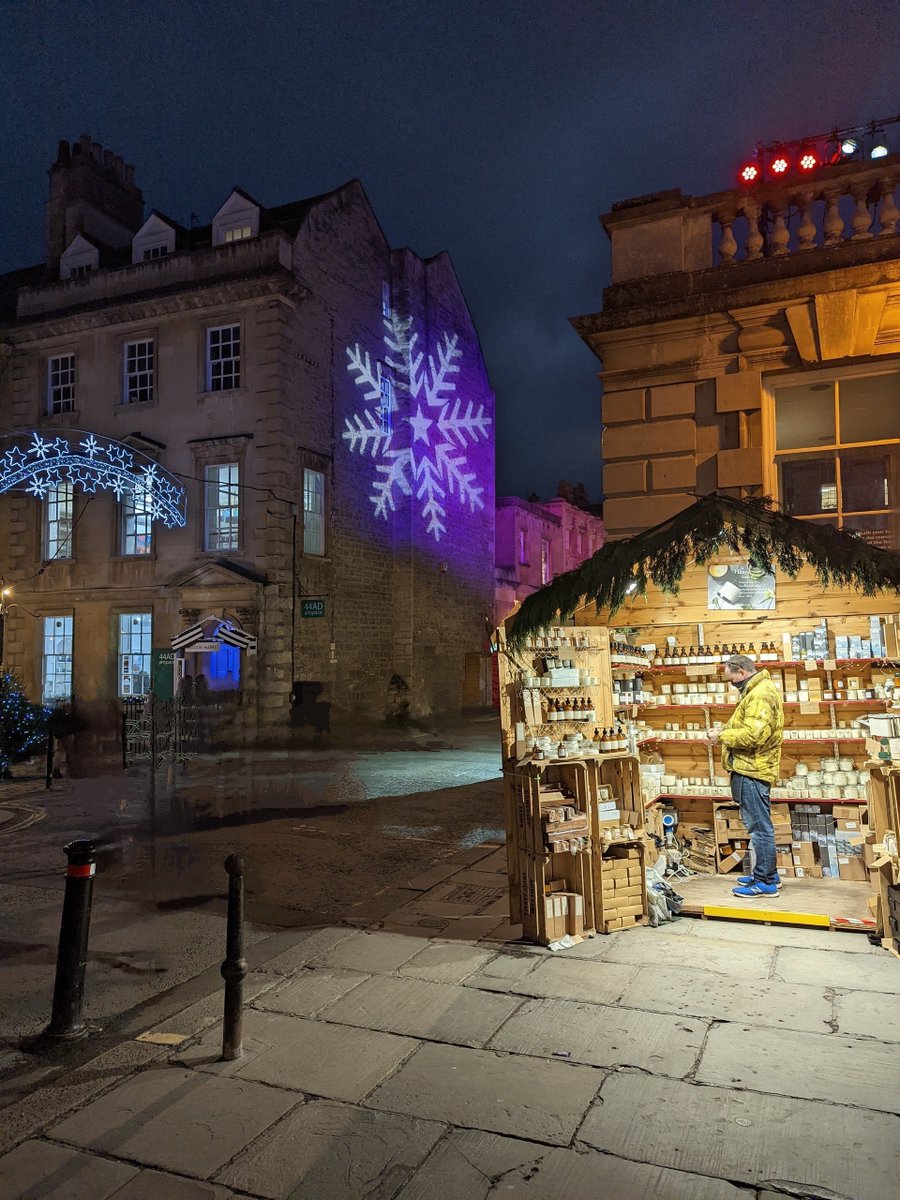 VickyFlipFlop's tweet photo. Christmas is a MAGICAL time to be in #Bath – with hot chocolates, hearty stews, festive buskers AND Christmas markets.
Also, all the stalls took the latest digital payment technologies – making it easy to do all that last minute Christmas shopping!
@FISGlobal #GenerationPay #Ad https://t.co/2LbXWwb4LD