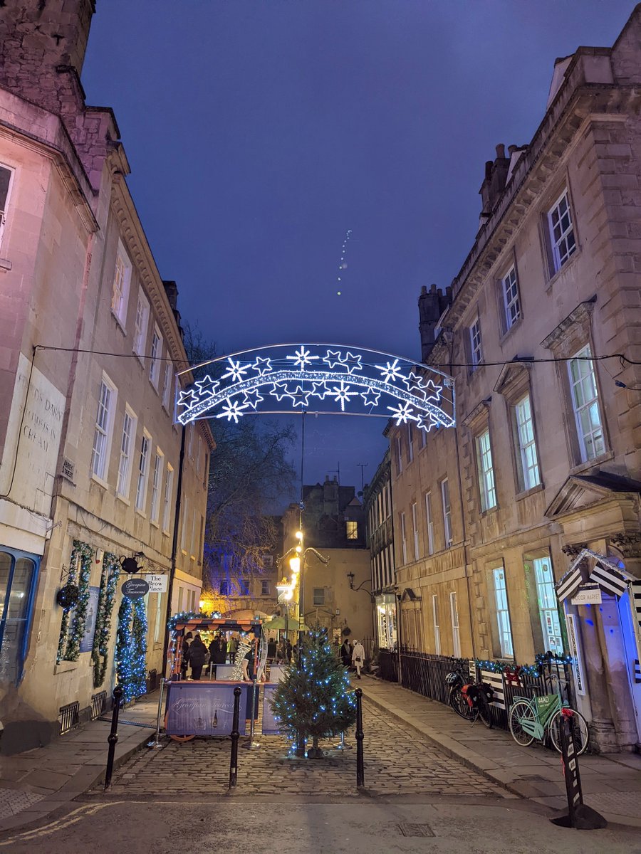VickyFlipFlop's tweet photo. Christmas is a MAGICAL time to be in #Bath – with hot chocolates, hearty stews, festive buskers AND Christmas markets.
Also, all the stalls took the latest digital payment technologies – making it easy to do all that last minute Christmas shopping!
@FISGlobal #GenerationPay #Ad https://t.co/2LbXWwb4LD