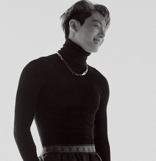 FHOQ4HcWUAIcDSs?format=jpg&name=small