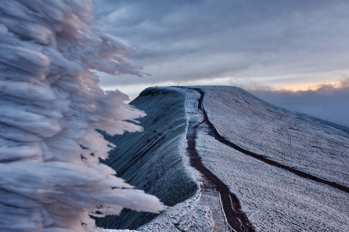 SWimagesUK's tweet image. Amazing wintery conditions In the #BreconBeacons #penyfan Always worth the effort. @CountryfileMag @nationaltrust @NatGeoTravel @StormHour @OPOTY @ThePhotoHour  @DiscoverCymru @WalesOnline @visitwales @NTBreconbeacons @BeaconsPhotos @WeAreCardiff
 #findyourepic @Ruth_ITV