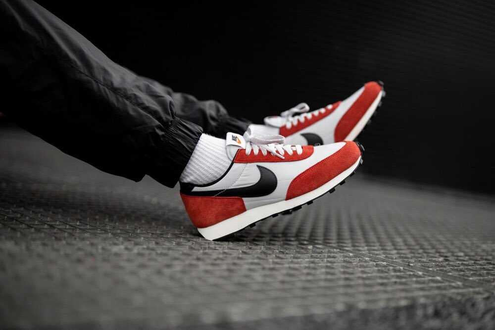 snkr_twitr's tweet photo. Sizes 6.5 and below at $49.50: Nike DayBreak ‘Chicago’

-> https://t.co/7O2s6tt5cE

#Ad https://t.co/AcXBauJvY5