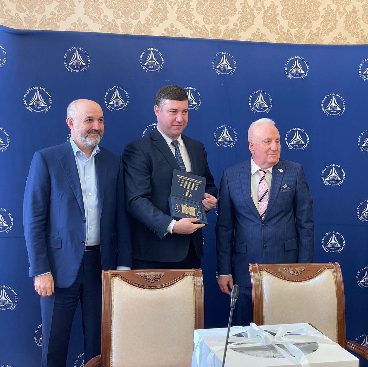 mpro61's tweet photo. Сегодня, 22 декабря, в Южном федеральном университете состоялось общее собрание Ростовского областного отделения Русского географического общества. Глава минприроды области Михаил Фишкин приветствовал его участников.
#минприроды_РО #рго #заповедники #оопт #экопросвещение https://t.co/K4qgQilDlx