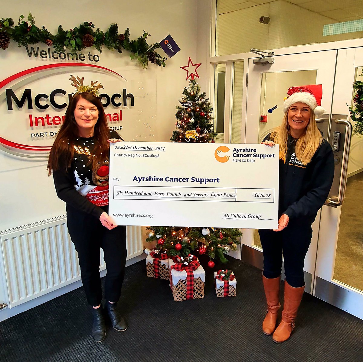 ayrshirecancer's tweet photo. A huge thank you to @MccullochRail, McCulloch International, McCulloch Group and @SC_Engineering for raising £640.78 from their Christmas Jumper Day on the 10th December. Pictured is Lorna Bucci, Executive Assistant to the CEO, presenting the cheque to Nicola George.
#thankyou https://t.co/K7sQFZoM1v