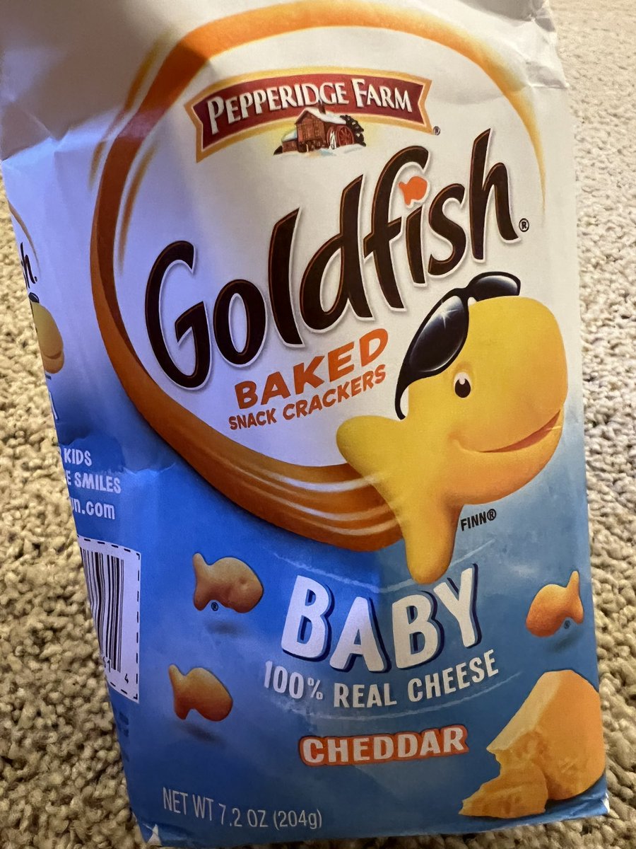 ayylee07's tweet photo. Five years ago, I developed a bad habit of eating Goldfish for breakfast.

Five years later, I’m still doing it.

Pictured: the best type of Goldfish there is.

#breakfastofchampions https://t.co/Y7nPeEBj6F