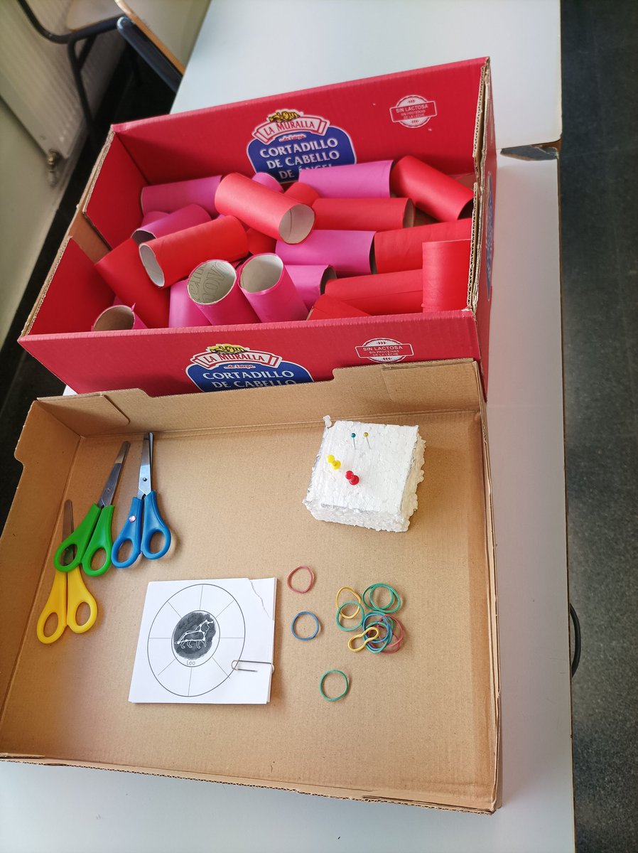 iesfgb's tweet photo. Todo preparado para nuestro Gran Proyecto Estelar del último día del trimestre. 10 grupos #1ESO guiados por las estrellas de #3ESOC y recorren los 10 talleres "estelares" ¡Gracias al gran trabajo de Concha! @ampaIESFGB @cfiesalamanca @educacyl https://t.co/TgZomwTEKd