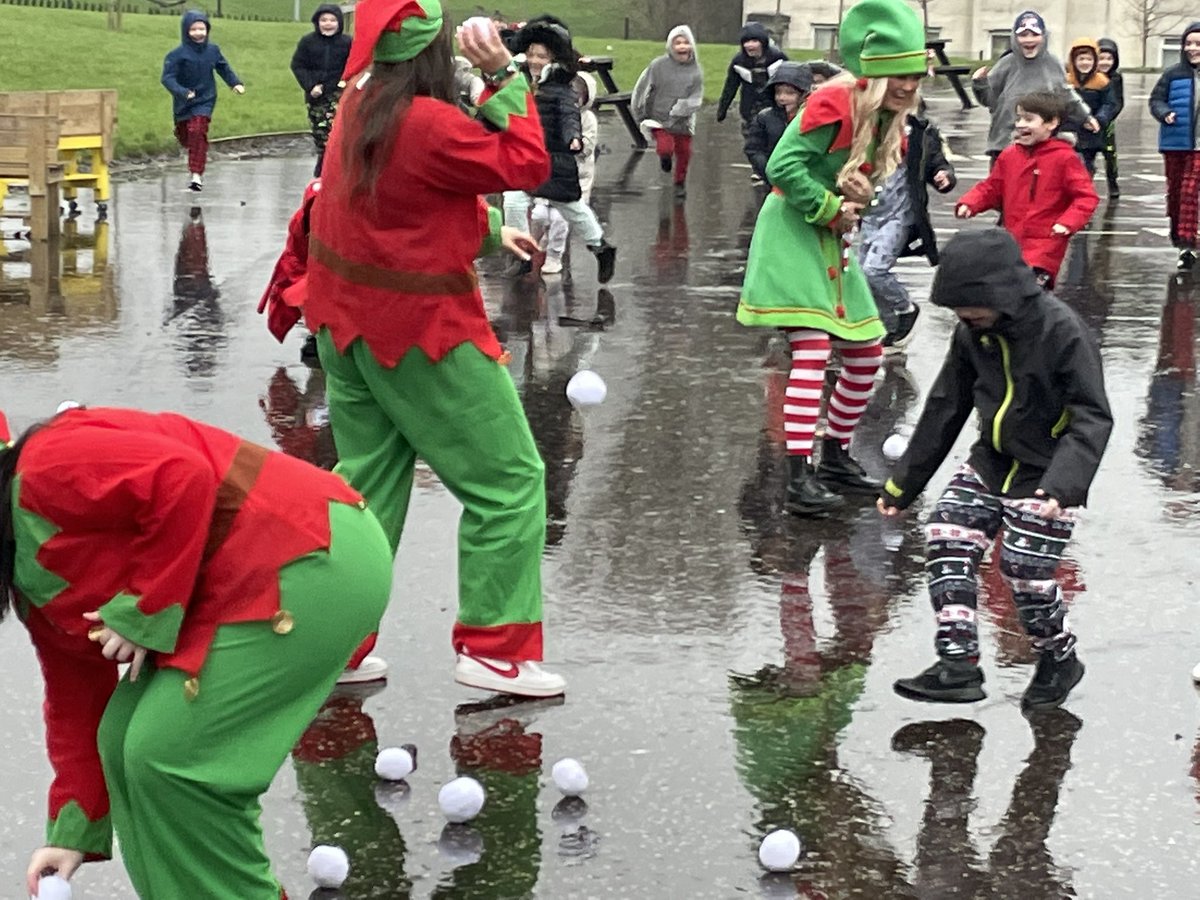 StNinMrsCurrie's tweet photo. The children @saintninians were super excited to find some of Santa’s elves in their playground this afternoon. There was lots of fun, laughter, snowballs and dancing in the rain! 🎅🏻 🎄 https://t.co/xXqJ7Cljuz