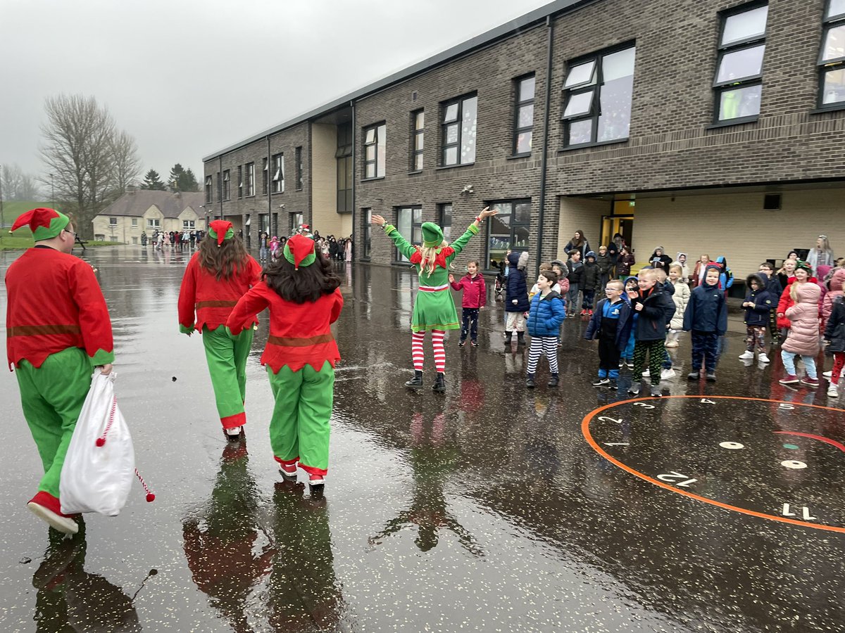 StNinMrsCurrie's tweet photo. The children @saintninians were super excited to find some of Santa’s elves in their playground this afternoon. There was lots of fun, laughter, snowballs and dancing in the rain! 🎅🏻 🎄 https://t.co/xXqJ7Cljuz