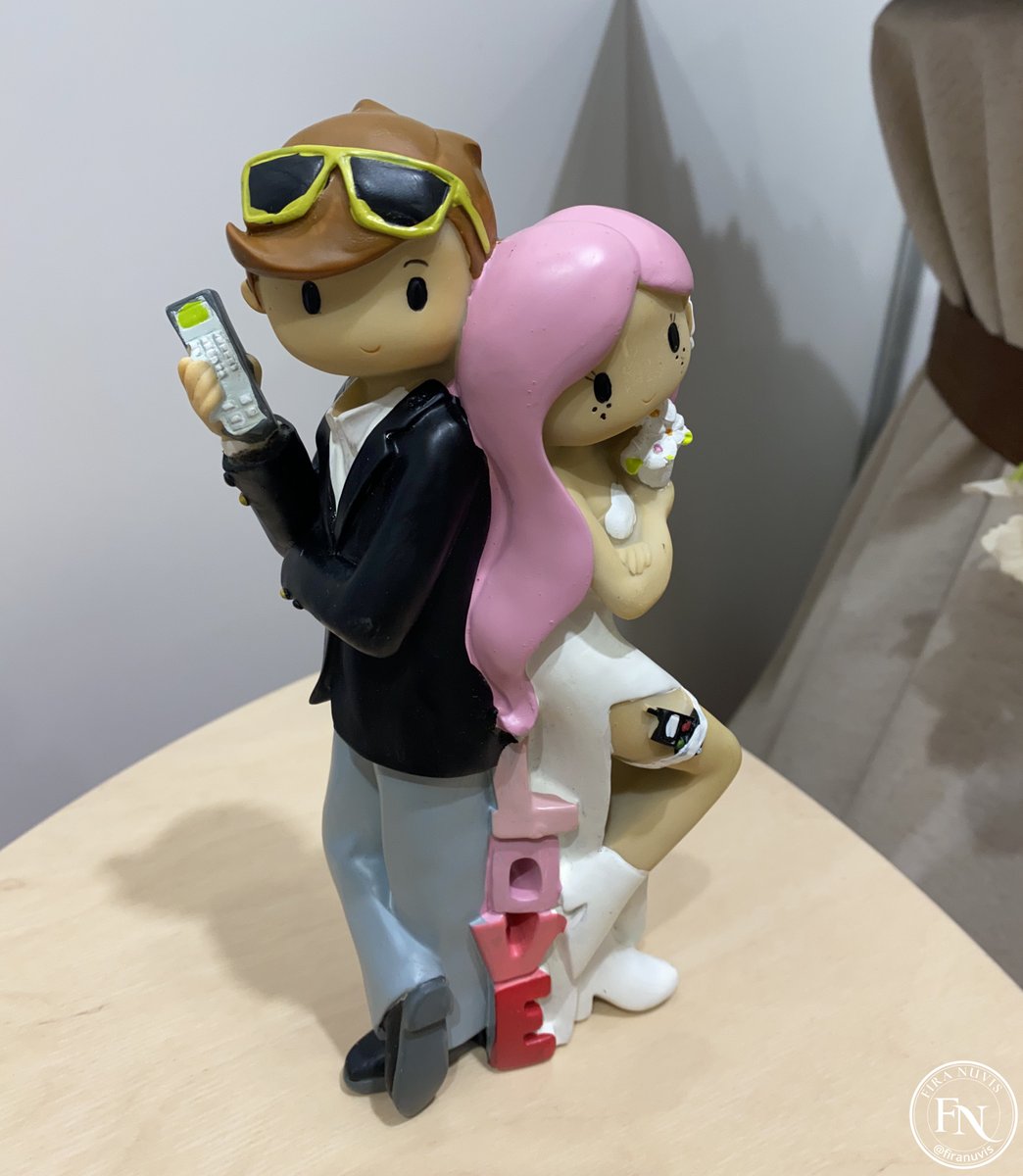 FNPrimavera's tweet photo. ¿Que tipo de figura vais a poner en el pastel de boda?
Aquí os dejamos una opción clásica y otra opción más divertida 👫
.
.
.
#generacionmillennial #bodasmillennial #modanovias #fashiondessigner #noviasbarcelona #desfilenovias #altacostura #pasarelanovias #noviasreales https://t.co/8GbB6HCqT7