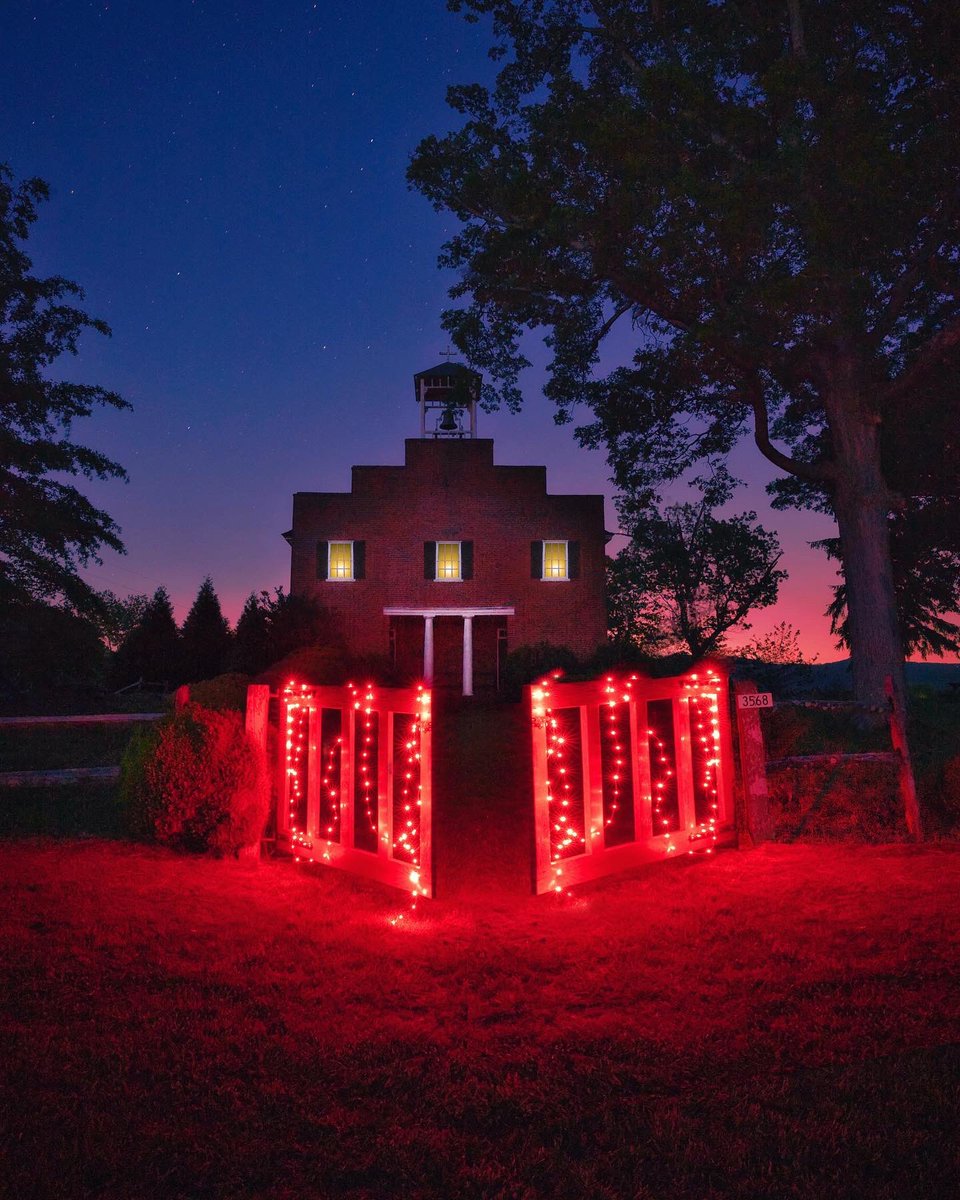 Church west of Washington, DC. — #Wickliffe #Church /

instagram.com/p/CXB-HtsJNRX/…

 / #VisitWashingtonDC #IGDC #Photoshop #Lightroom #Photography #NightPhotography