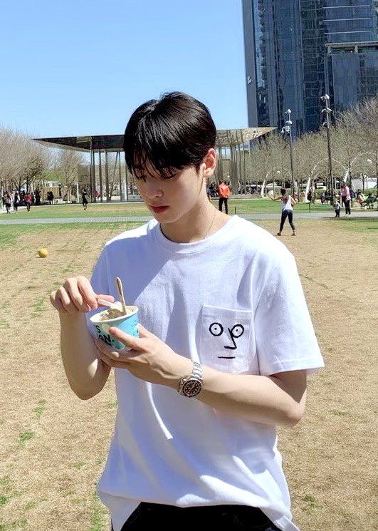 Momayymm19's tweet photo. เราถ่ายให้บี๋ บี๋ถ่ายให้เรา🐻💞
ที่เดียวกันแต่คนละโลเคชั่น
เพราะกลัวนักข่าวกับฟค.จับได้😳
#ArohaSelcaDay 
#ASTRO 
#CHAEUNWOO 
#아스트로 
#차은우
🥰🥰🥰🥰🥰 https://t.co/Ueyp7iQLAY