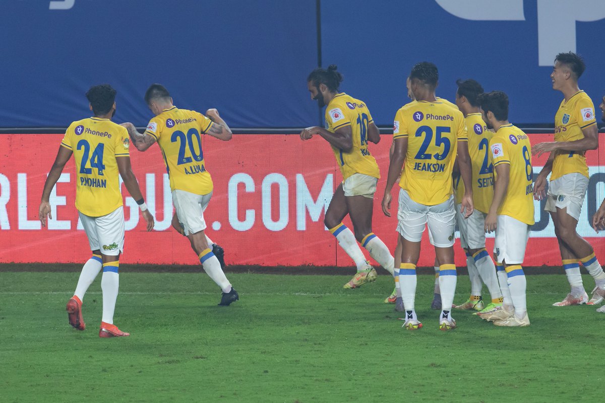 IndSuperLeague's tweet photo. It's 3️⃣ for the Blasters, courtesy Adrian Luna! ⚽⚽⚽

@KeralaBlasters are on fire! 🔥

#CFCKBFC #HeroISL #LetsFootball https://t.co/juXmI2fmHO