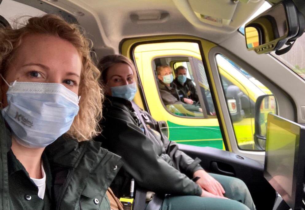 UKForcesNurses's tweet photo. Military Nurses out on patrol today in support of the Ambulance service. To all the nurses, doctors and medics of the @RoyalNavy, @BritishArmy and @RoyalAirForce, serving across the land this Christmas, thank you for all you are doing. Helping our amazing @NHS in every way 👏👏 https://t.co/daLR9othr0