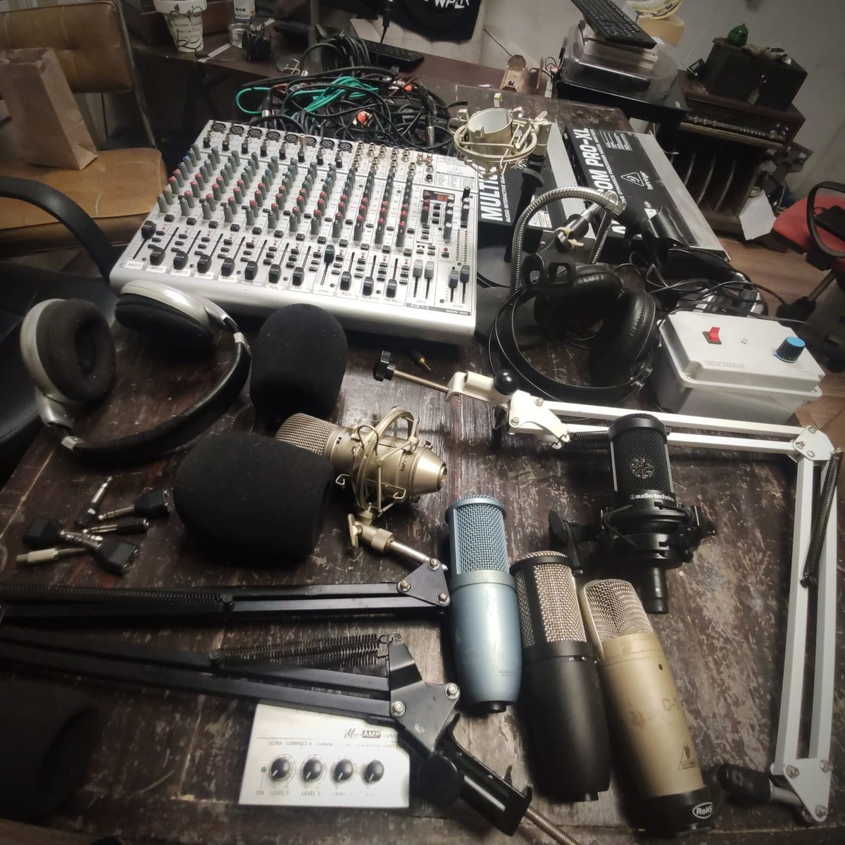 RPasillo's tweet photo. Hoy termina RadioPasillo. Muchas gracias a las miles de personas que pasaron por nuestros micrófonos y a los miles de oyentes que nos dieron para adelante durante todo este tiempo. Si mencionáramos uno a uno, estamos hasta 2024 https://t.co/EH2q8JcsEg