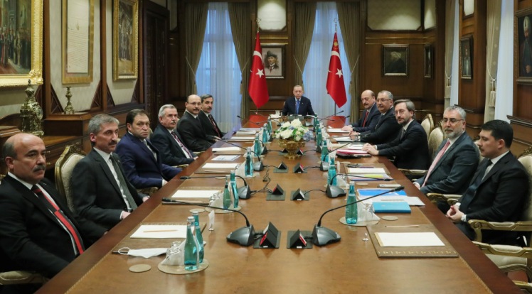 OnderKahveci's tweet photo. 1-)Türkiye Kamu-Sen Yönetim Kurulu olarak bugün Cumhurbaşkanımız Sn. Recep Tayyip Erdoğan'ı ziyaret ettik. + https://t.co/H2AtVPtbw7