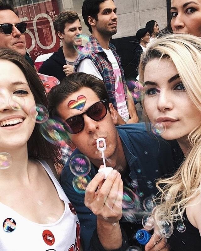 andrewgthinker's tweet photo. andrew garfield lgbt+ protector (real) https://t.co/t16ru3TqKI