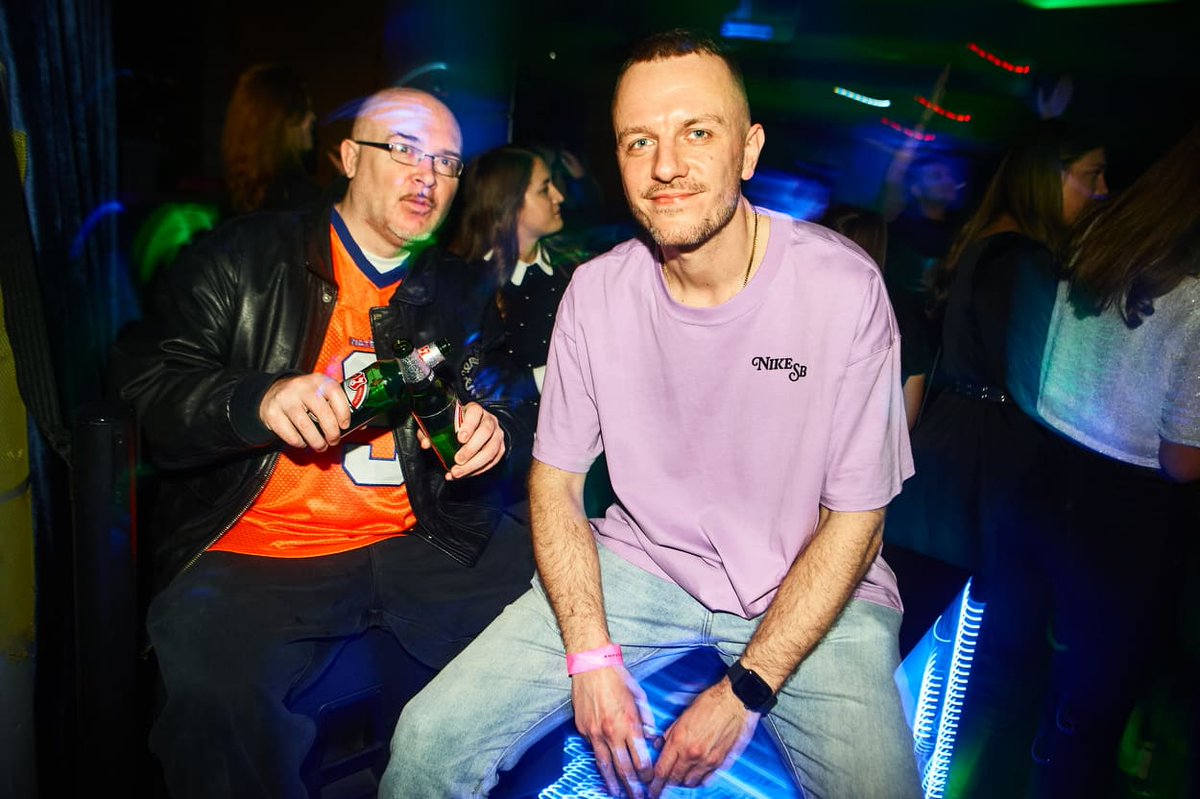 PurgerBlack's tweet photo. par fotki sa R&amp;B Conf. partya prosli petak! big up Indy koji je iskopo i staru fotku iz 2000ih i Mehmedovic braci kaj organiziraju te evente di mozes partyat uz doobar hiphop! #BigUpYourLocal ZGB KAJ! https://t.co/P6zGtBhSsO