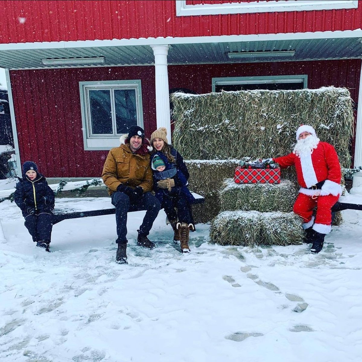 _RuralRealtor's tweet photo. What an awesome way to end the year! Thank you to all of our clients who helped make 2021 so great. It was a pleasure working with you and reconnecting at our client appreciation event! https://t.co/SOIOkVGTfC