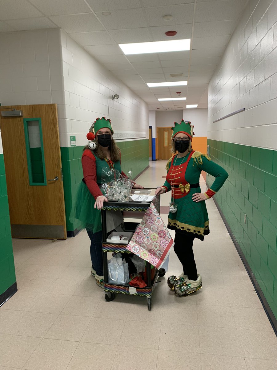 Debski77's tweet photo. Spirited teachers and Principals make learning fun!! @HeatherBreton2 @bbyerlee @RachSal44 @Jen_Daigneault https://t.co/Iht3DDdUJj