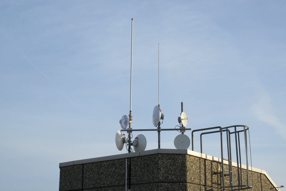 Frank_DD3JI's tweet photo. Heute bei -2Grad und ordentlich Wind die Hardware für den #hamnet Link #db0ukd #db0mue aufgebaut,dafür musste der Dish für #db0dmo versetzt werden, natürlich beim demontieren eine VA Schraube versemmelt, Säge und Ideen waren aber die Gewinner des Unfall 😂 https://t.co/0GqPil6PPG