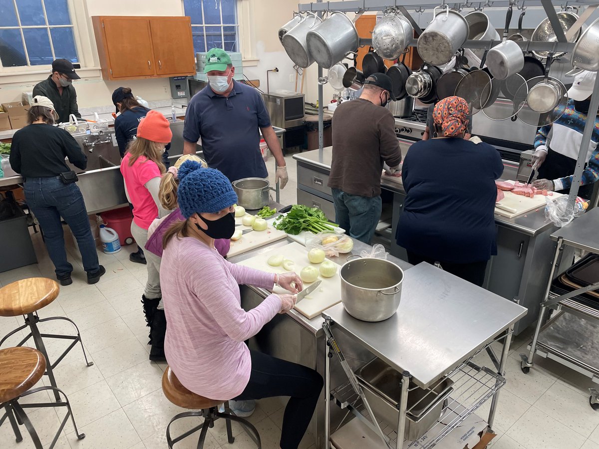 MannaFoodCenter's tweet photo. A big shout-out to our CFR network member Coop’s Soups who, with lots of volunteers and donated food, made 11 gallons of ham and bean soup that will be donated and delivered to Montgomery Station. Thanks for helping us #FeedMoreWasteLess! https://t.co/7DtPgs5lVy