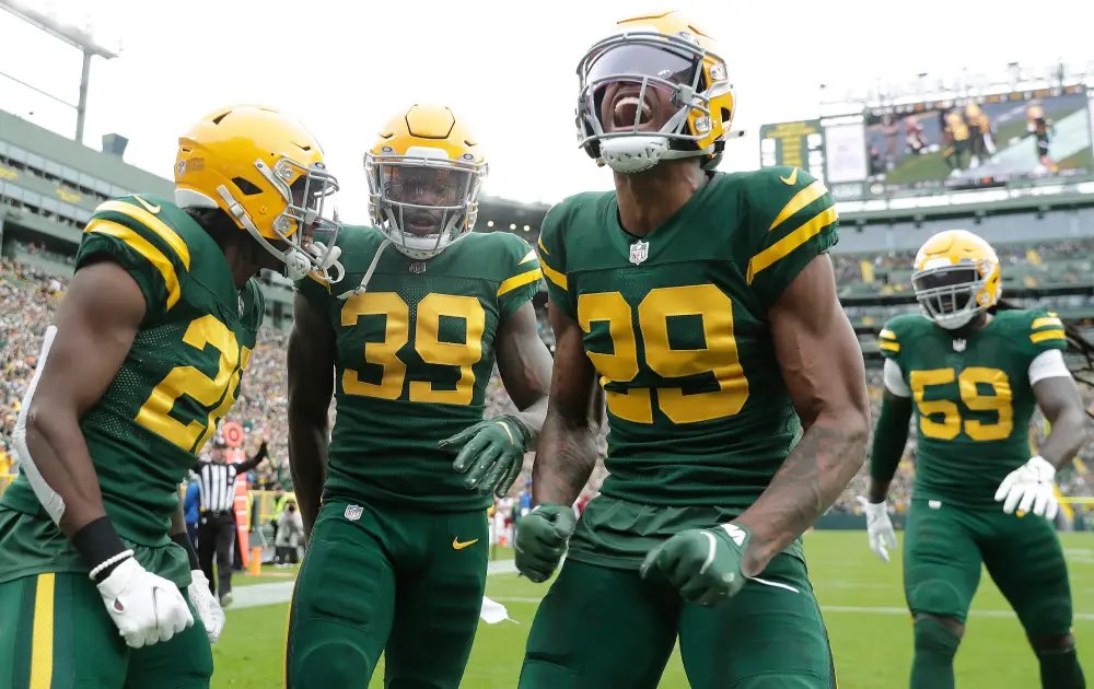 Dxvonic's tweet photo. Like this tweet if you think the packers should wear these jerseys again for Christmas Day’s game https://t.co/aZMrz0lrPA
