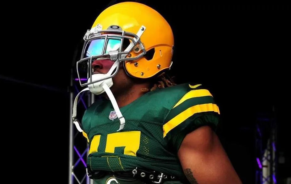 Dxvonic's tweet photo. Like this tweet if you think the packers should wear these jerseys again for Christmas Day’s game https://t.co/aZMrz0lrPA