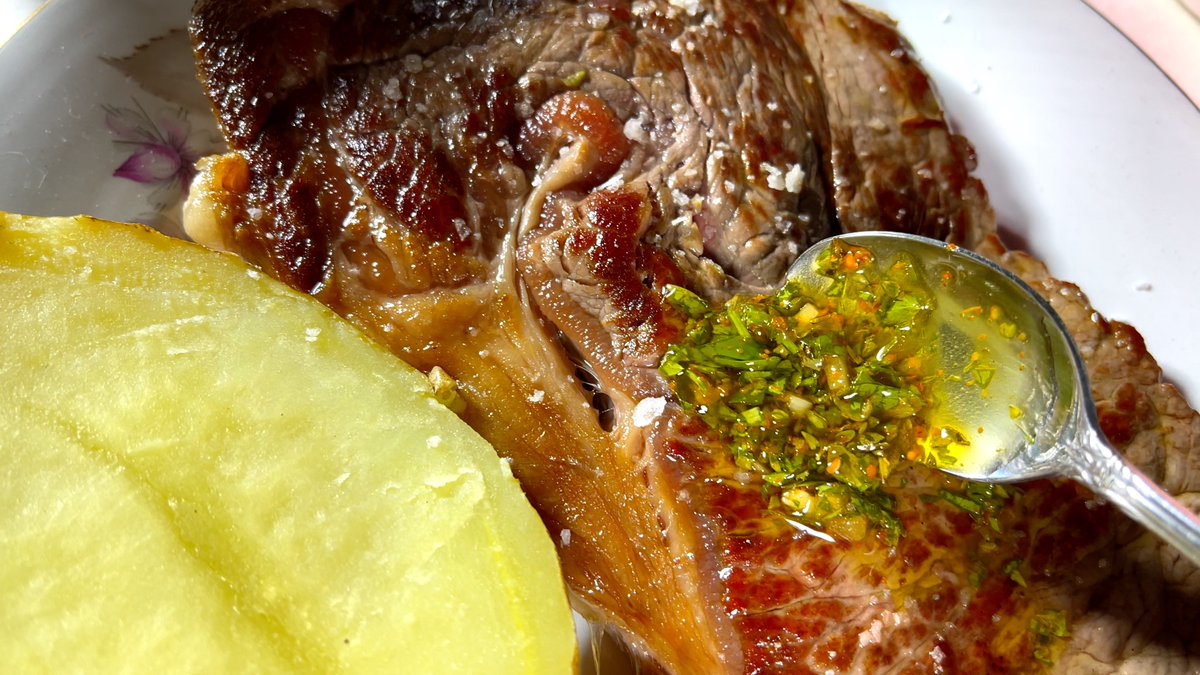 sweetseeds_es's tweet image. 😎Ya tenemos claro nuestro menú para Nochebuena.
🍴Entrante: Bruschetta índica
🍛Plato principal: Carne con salsa chimichurri de marihuana
🍰Postre: Rollos de canela con cannabis

¿Te animas a prepararlo?

Receta completa 👉 sweetss.net/twmenunav

#sweetseeds #menunavidad