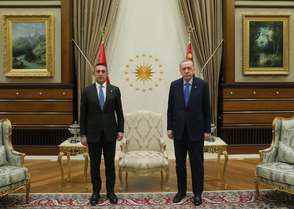 tcbestepe's tweet photo. Cumhurbaşkanı @RTErdogan, Fenerbahçe Spor Kulübü Başkanı Ali Koç’u Cumhurbaşkanlığı Külliyesinde kabul etti. https://t.co/k4G9nkPBVo