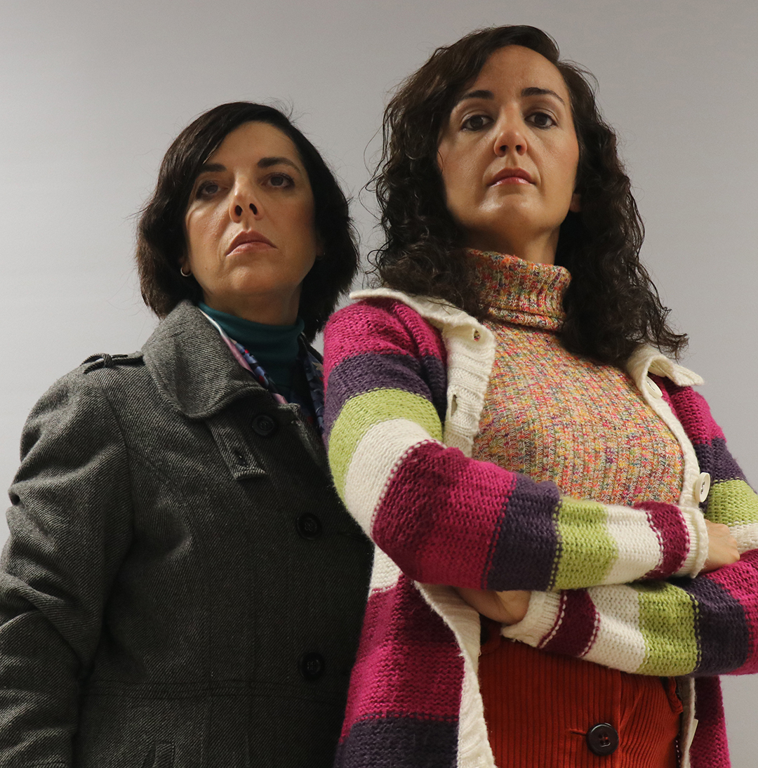 lavozahogada's tweet photo. Seguim preparant l’obra! En aquest cas la Mireia i la Laura fa una prova de vestuari per encarnar les protagonistes de la representació. Teniu ganes de veure-les?
#DonesquevanContruirBarris #RecuperarMemoriaHistorica #MemoriaDemocràtica #lafiladora https://t.co/814UZUVX7H