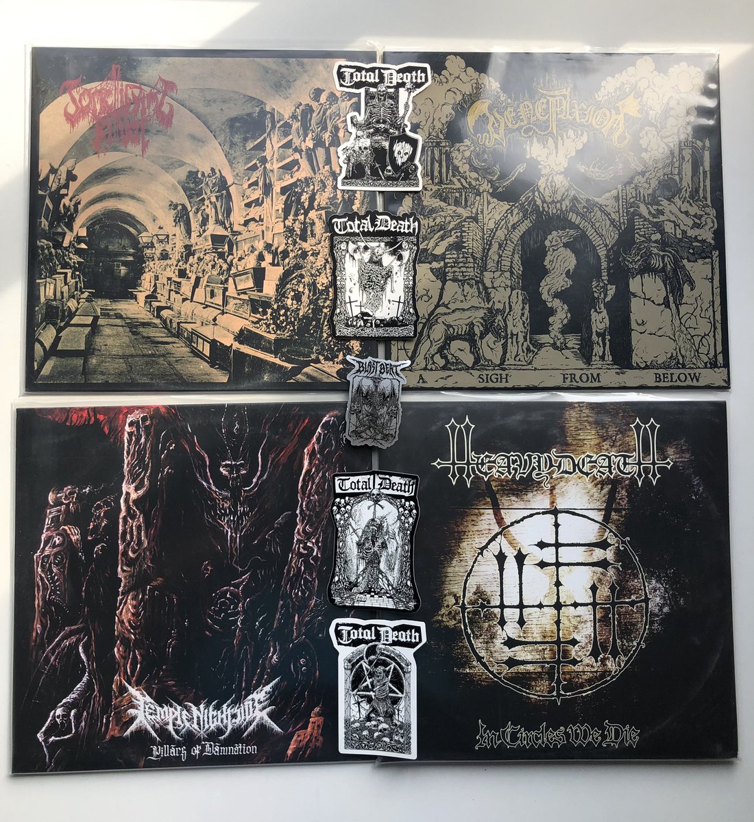 BBeat105's tweet photo. Algo de lo que conseguimos con los de #TotalDeathOverMéxico, #SanctifyingRitual, #Venefixion, #TempleNightside, #Heavydeath.
Échenle un ojo al catálogo que tienen, hay varias cosas bastante chidas!
#StayBlast
#BlastBeat105 https://t.co/prcEmj2Gh5