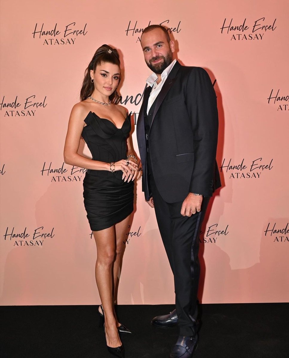 noluyotv's tweet photo. Güzel Hande,  yolculuğunun neredeyse en başından beri seni severek takip ediyoruz. Azmini,  kendini geliştirmek için yaptıklarını ve aldığın doğru kararları izlerken senin için mutlu oluyoruz. Daha nice başarılar seninle olsun. #HandeErcelXAtasay https://t.co/j77XUS7bJi