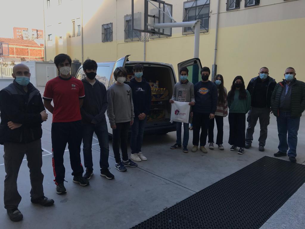 buenconmadrid's tweet photo. Este año hemos compartido mas de 4 toneladas de alimentos. Muchas gracias a todas las familias de nuestro cole por la generosidad que habéis demostrado y vuestro compromiso con los más necesitados. #Basida #ProyectoGloria #CentroSantaMariaDeLaPaz https://t.co/pVRM0vstMU