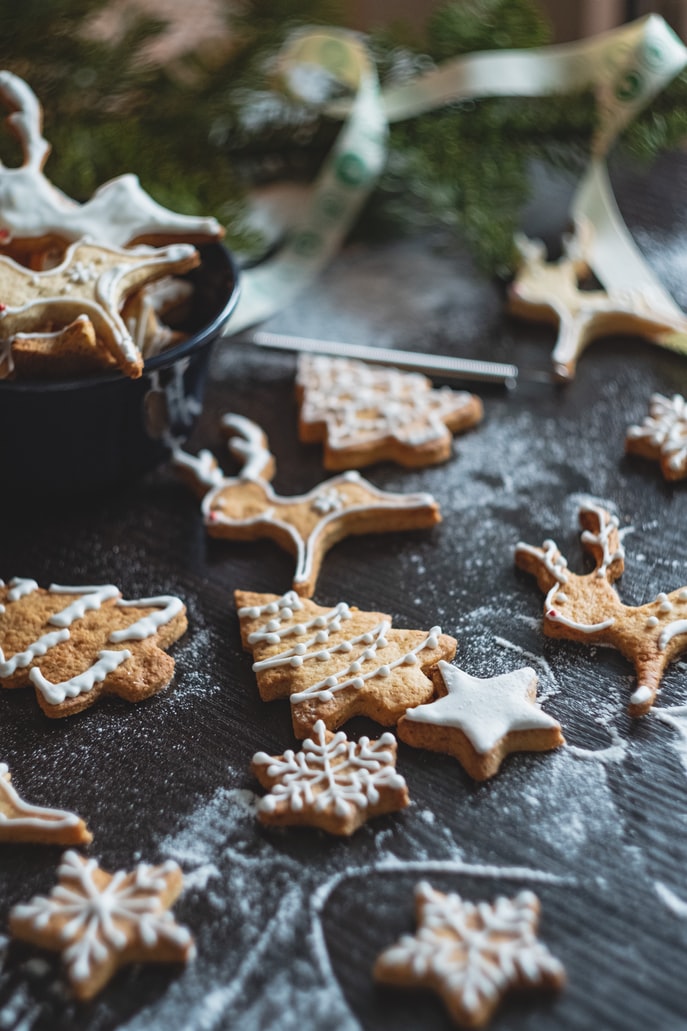 elysiumcare's tweet photo. Food plays a much more complex role in society than nutrition alone, especially around Christmas. For those with an eating disorder, this time of year can be terrifying. Here is our brief guide on how to support your loved one this Christmas: https://t.co/R4YTQKCMwW https://t.co/X4Caj7USfX