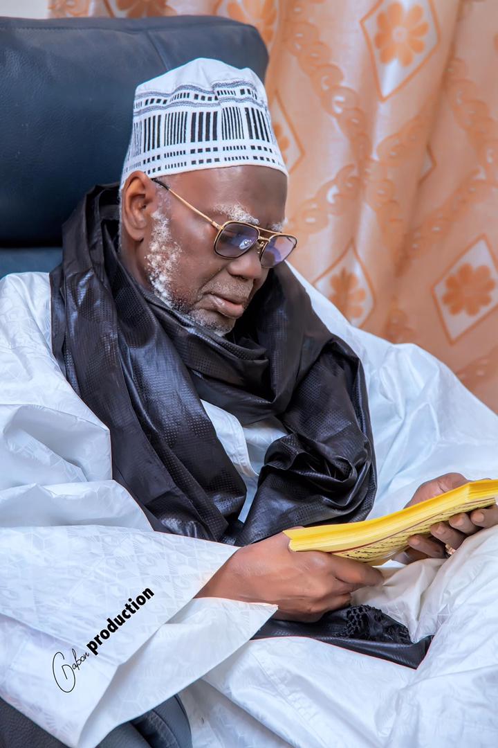 ClubhouseTouba's tweet photo. En ce 22 decembre 2021❤
Le noir et le blanc
barkeb beussub Zikar si
yagfi lool Mbacké
#abrartouba https://t.co/wYe8dAyXZJ