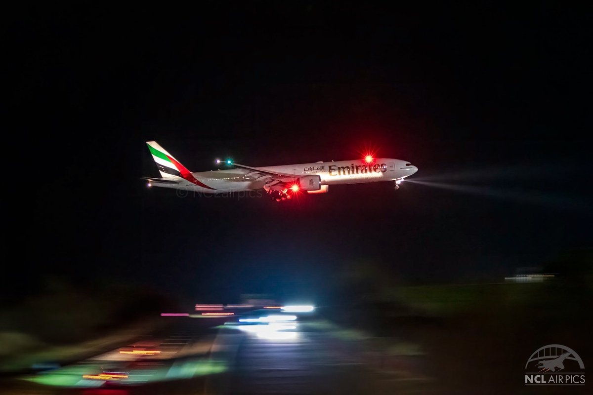NCLairpics's tweet photo. 🇦🇪 The mighty Triple Seven @emirates @Boeing 777-300ER A6-ENO “EK33” on evening finals over the A696 before landing into runway 07 @NCLairport. Panned at 1/10 #Aviation #Emirates #B777 #Newcastle https://t.co/idF77izKCX