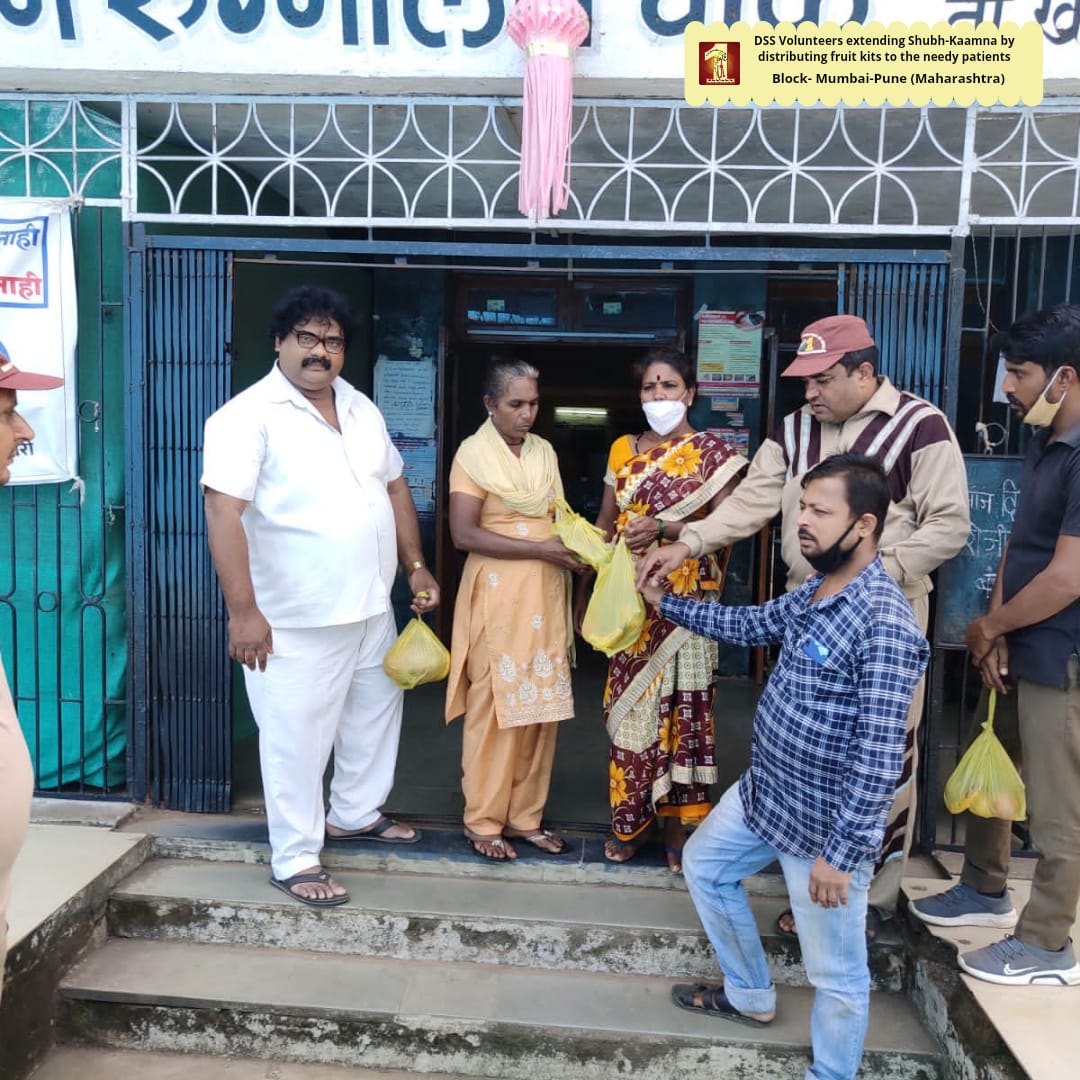DSSNewsUpdates's tweet photo. Warmth Of Humanity |  Warm Clothes Distribution to destitute &amp; visually impaired people under the pious guidance of St. Dr. @Gurmeetramrahim Singh Ji Insan | DSS Volunteers: Mumbai-Pune (Maharashtra) &amp; Faridkot (PB) 
#humanity #WarmthOfHumanity #clothdonationbydss #foodbank #food https://t.co/cepHCcdWSp