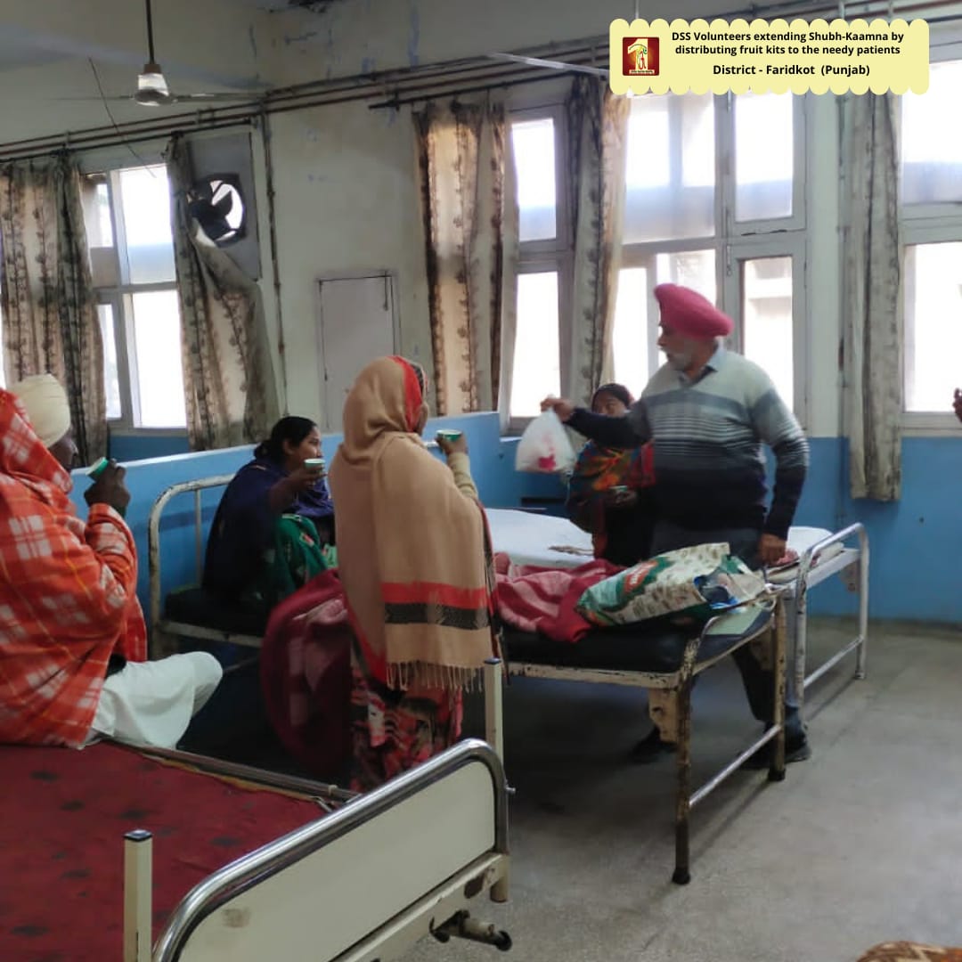 DSSNewsUpdates's tweet photo. Warmth Of Humanity |  Warm Clothes Distribution to destitute &amp; visually impaired people under the pious guidance of St. Dr. @Gurmeetramrahim Singh Ji Insan | DSS Volunteers: Mumbai-Pune (Maharashtra) &amp; Faridkot (PB) 
#humanity #WarmthOfHumanity #clothdonationbydss #foodbank #food https://t.co/cepHCcdWSp