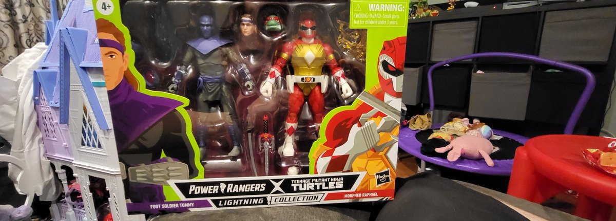 AFW_Pod's tweet photo. Just got this in yesterday from @GameStop before @Hasbro but would love to see this animated movie like TMNT vs Batman hopefully @jdfffn would do Tommy's voice in it https://t.co/RzLodC56FR
