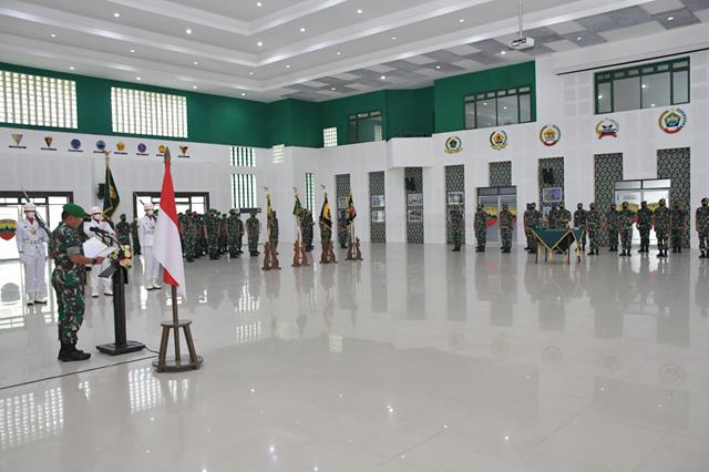 Korem022's tweet photo. Danrem 022/PT Hadiri Sertijab Pejabat Teras Kodam I/BB
https://t.co/IVnQGlhL5X https://t.co/UH18sXoiLV