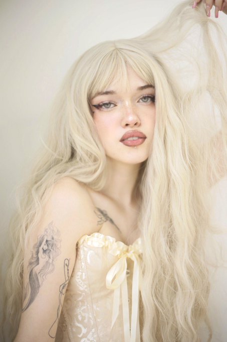 beige vibes 🌨 https://t.co/nyugCPDWcB