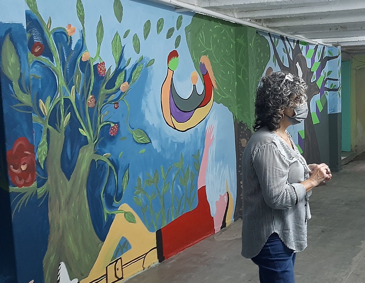DDHH_RioNegro's tweet image. ℹ Gran cierre para el Taller Comunitario con internos del Penal N°2 de #Roca | Se realizó la entrega de certificados e inauguración del mural “Entrelazando sueños”, producido en el taller comunitario que se desarrolló con internos de la Unidad.
🔗  bit.ly/3phSraH