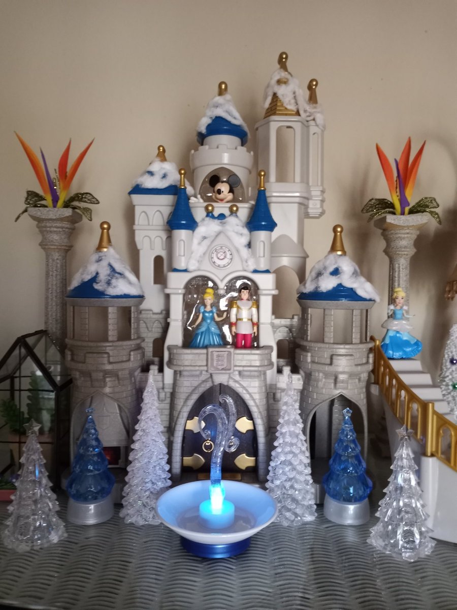 KendallMudge's tweet photo. @ResortTV1 
Thought of JENNA! 😄💖
Possible inspiration for her NEW 50th Anniversary Castle! 🏰❄️
(I collect these) https://t.co/f7vpzFgygL