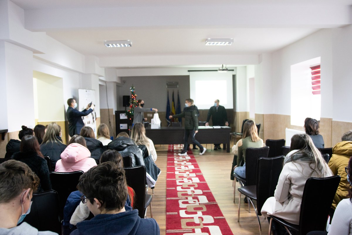 assistsoftware's tweet photo. π Vasile Lovinescu Highschool invited us to FΔlticeni today! We gladly agreed to help reward the best students there! π«
#romania #giftsforstudents #falticeni https://t.co/29whbWtCRm