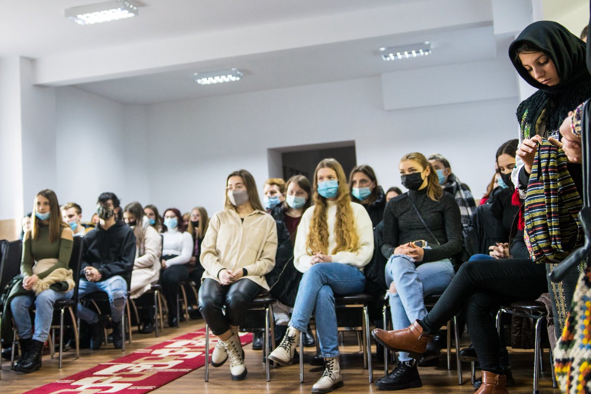 assistsoftware's tweet photo. π Vasile Lovinescu Highschool invited us to FΔlticeni today! We gladly agreed to help reward the best students there! π«
#romania #giftsforstudents #falticeni https://t.co/29whbWtCRm