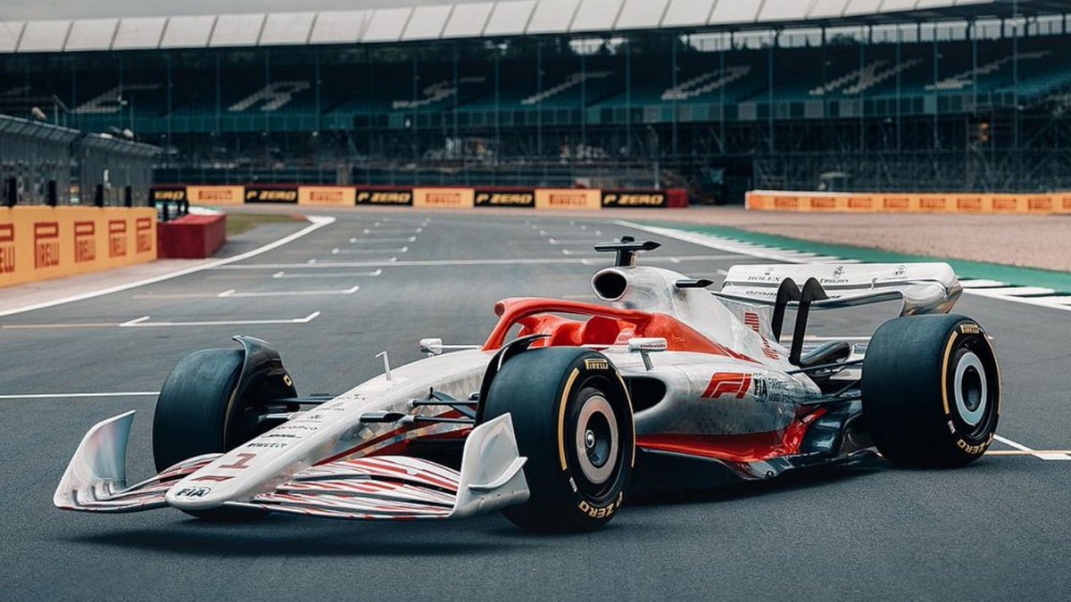 CostumeCarbone_'s tweet photo. 🏎 Le premier Grand Prix de F1 2022 aura lieu le du 18 au 20 mars prochain au circuit de Bahreïn. 
Les essais hivernaux débuterons du 23 au 25 février au circuit de Barcelone.

Crédit photo : https://t.co/vXRDF7usqO

#F1 #grandprix #motorsport #Formula1 https://t.co/Z5IZiBYEss